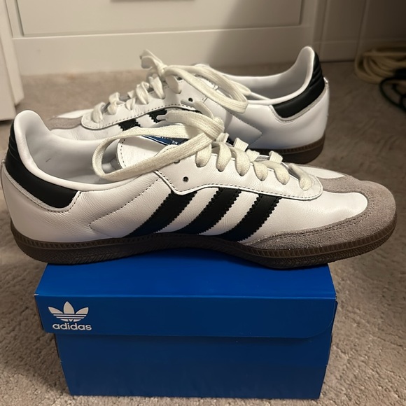 Like new Adidas Samba OG shoes size 7.5 men’s, 8.5 women’s - Picture 5 of 9